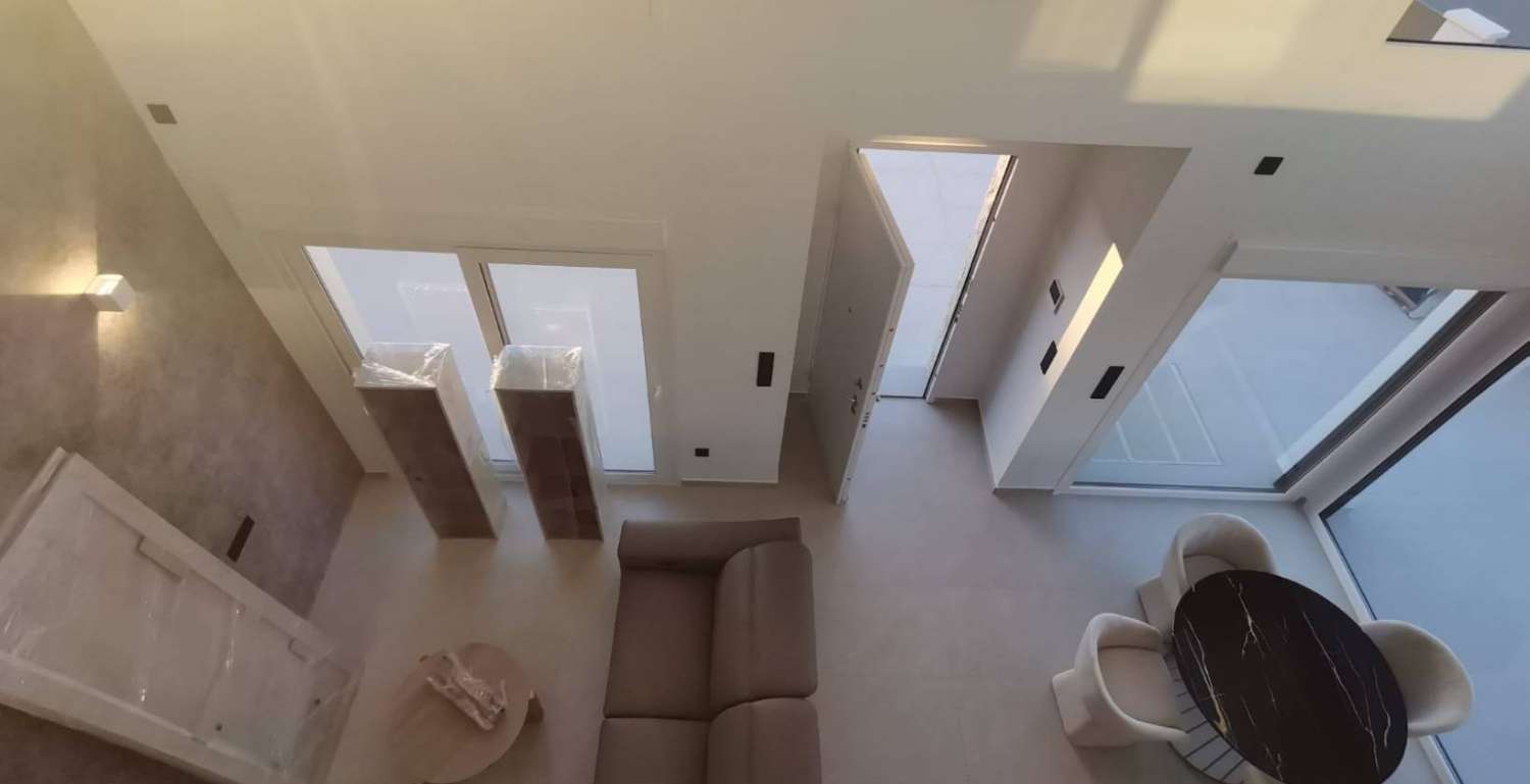 Нова вілла з приватним басейном та гаражем у Лос-Монтесінос