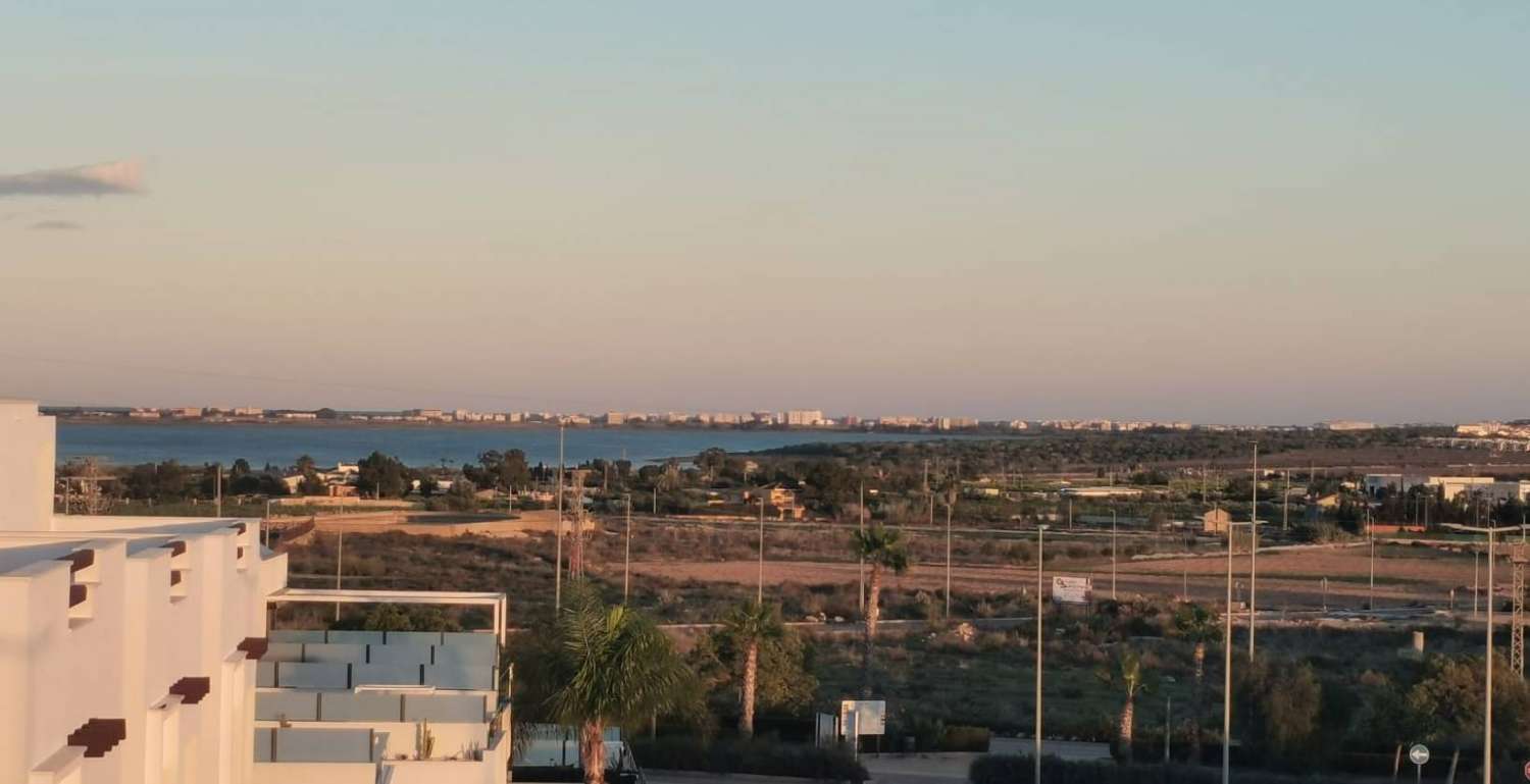 Нова вілла з приватним басейном та гаражем у Лос-Монтесінос