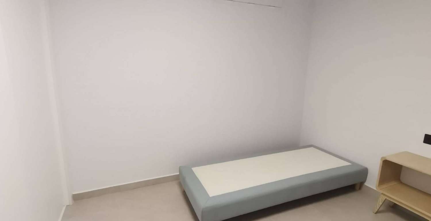 Нова вілла з приватним басейном та гаражем у Лос-Монтесінос