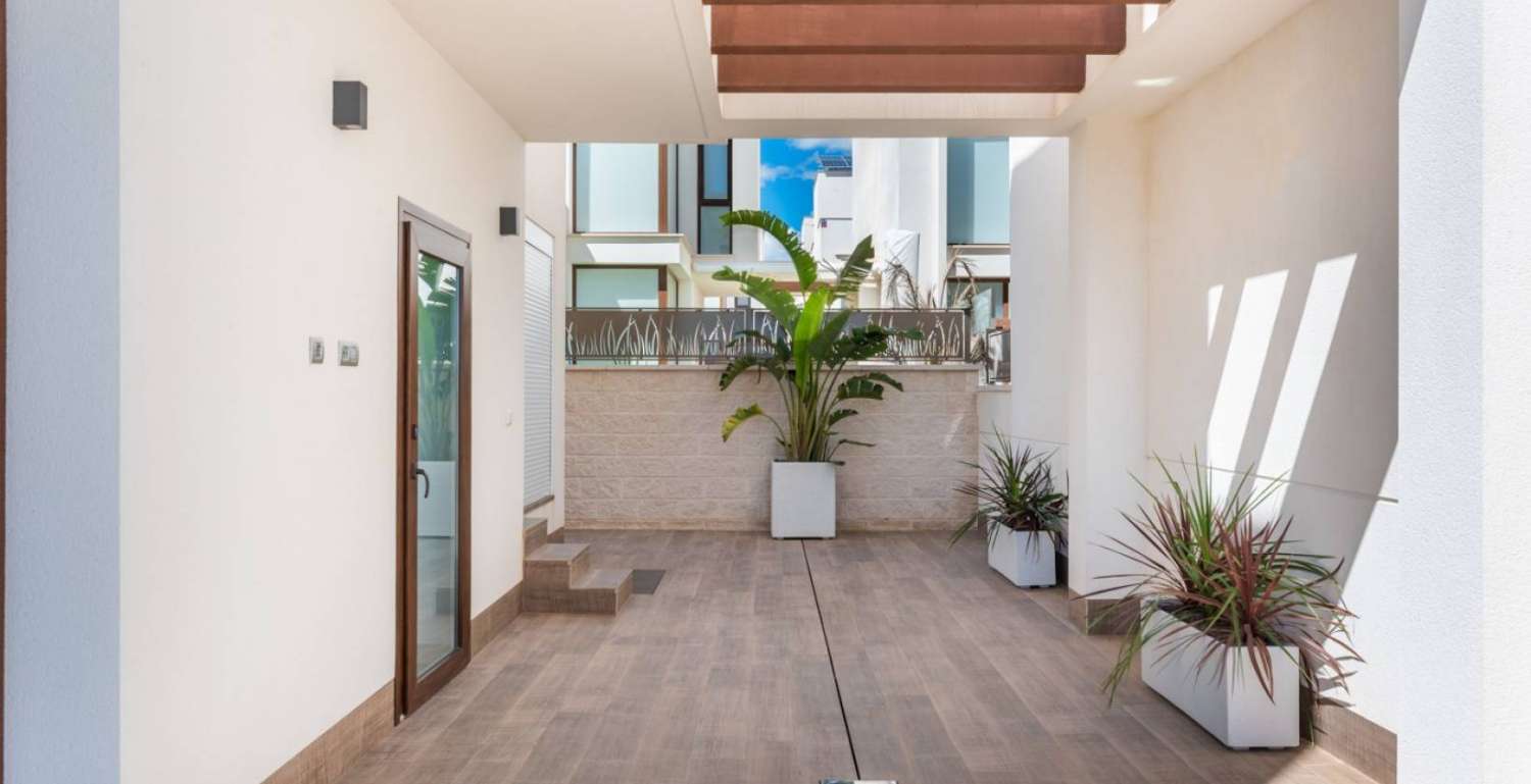 Відкрийте для себе свій новий будинок у Villas del Mar II, La Manga del Mar Menor