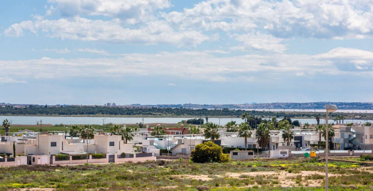 Відкрийте для себе свій новий будинок у Villas del Mar II, La Manga del Mar Menor