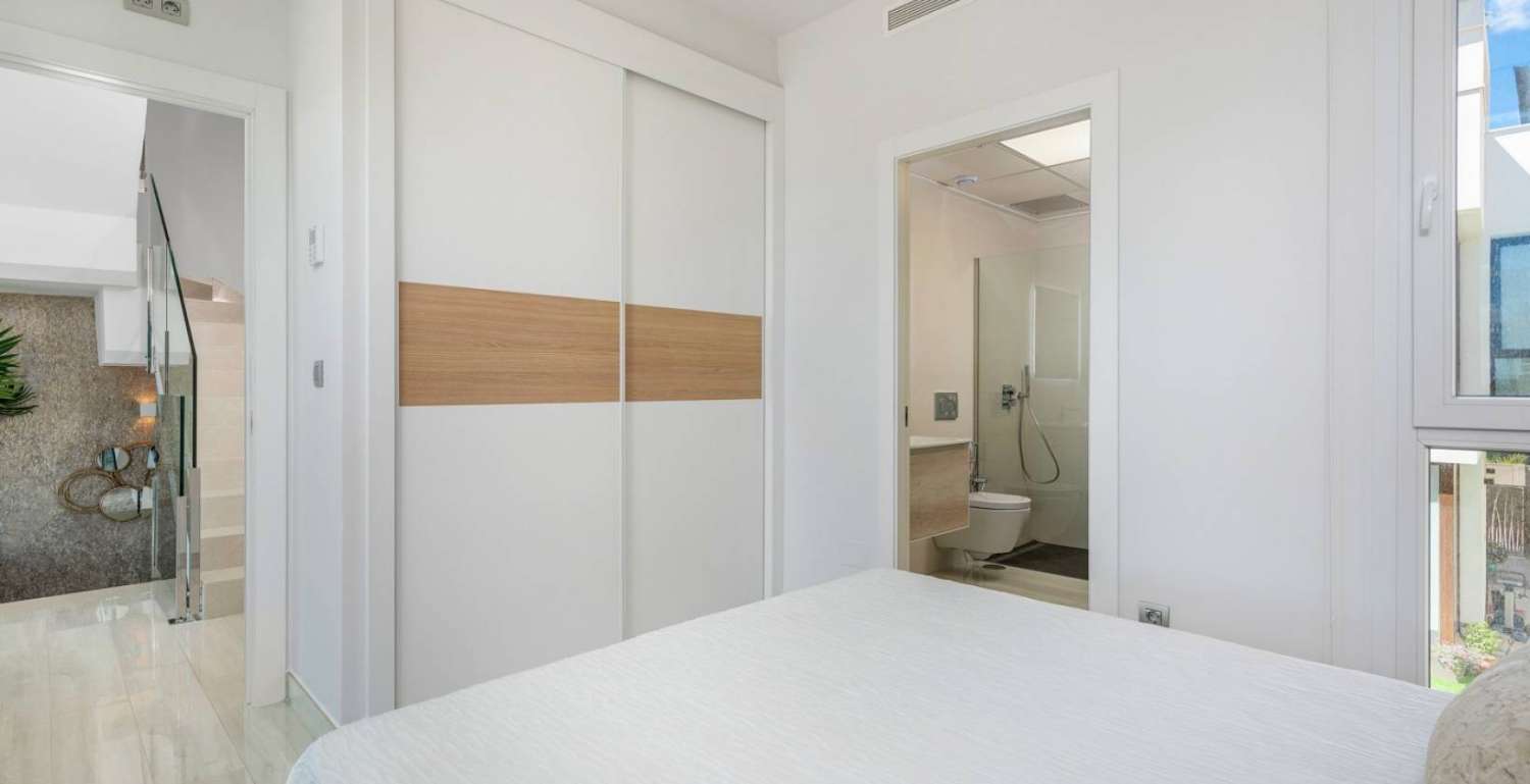 Відкрийте для себе свій новий будинок у Villas del Mar II, La Manga del Mar Menor