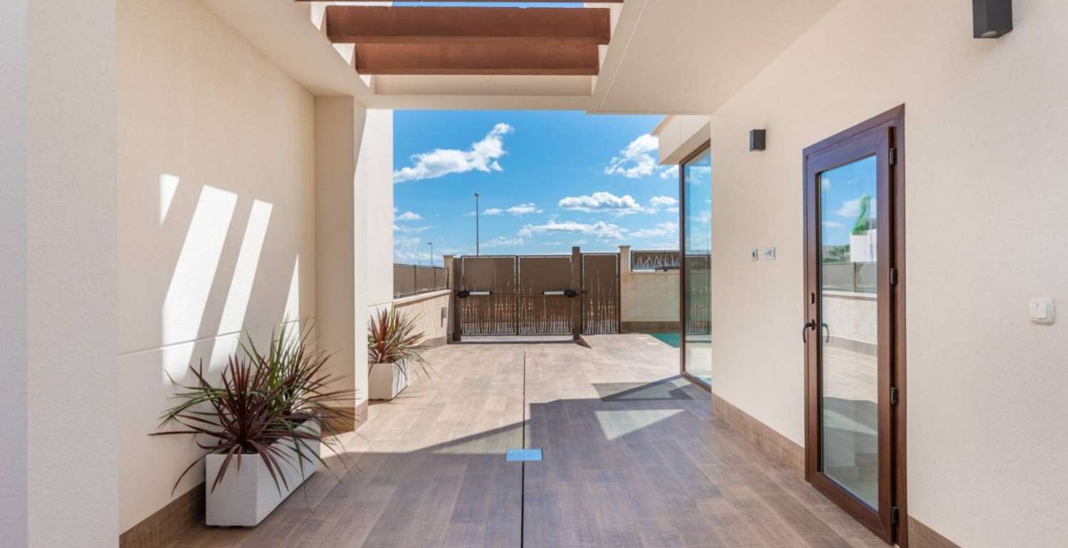 Відкрийте для себе свій новий будинок у Villas del Mar II, La Manga del Mar Menor