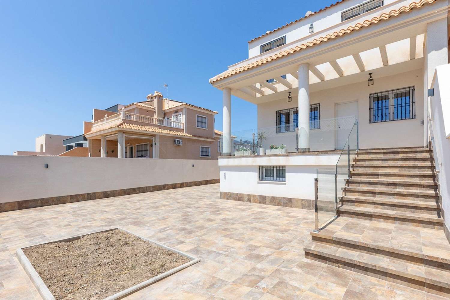 Opportunité de villa rénovée à Aguas Nuevas Torrevieja