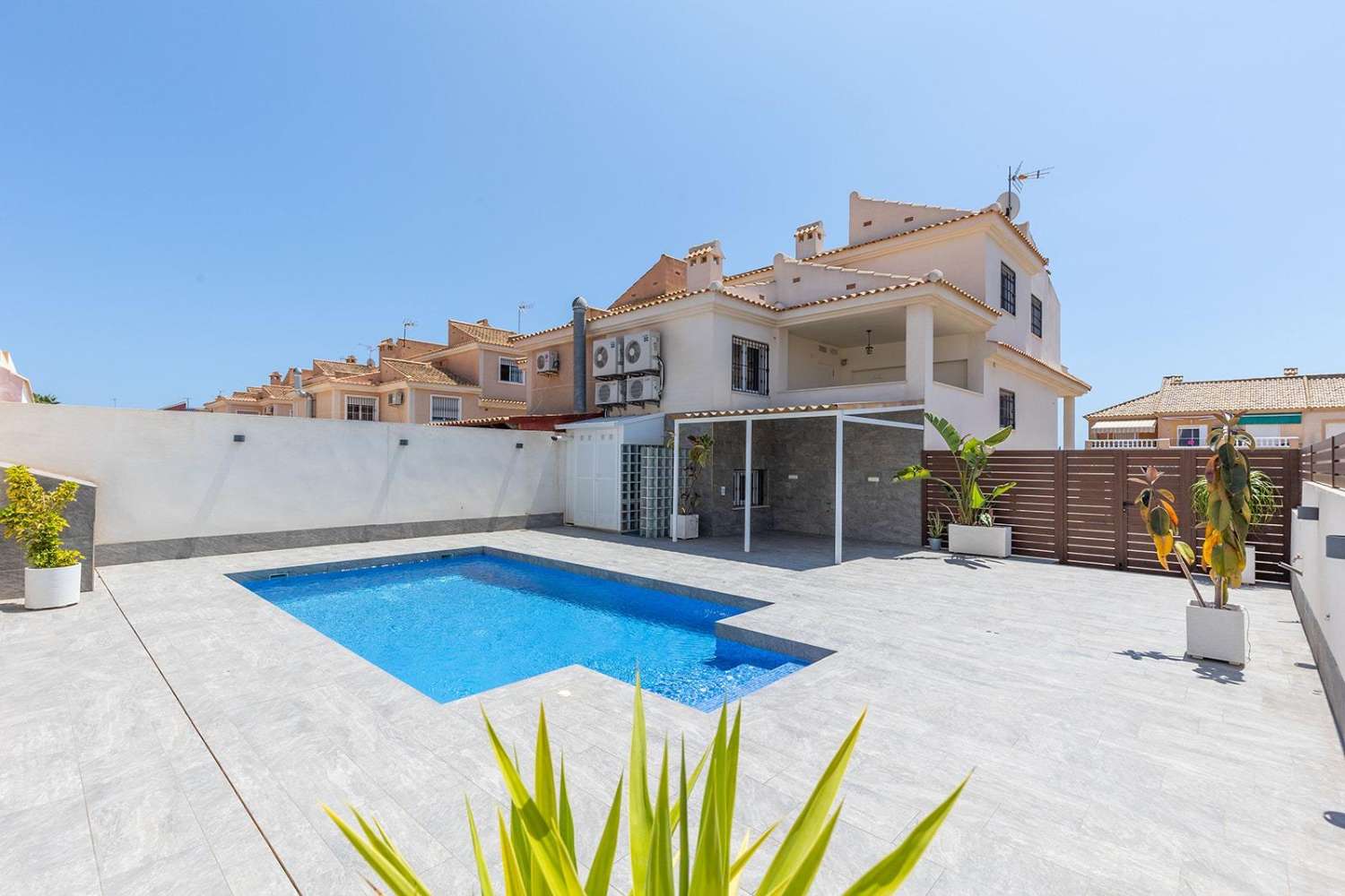 Opportunité de villa rénovée à Aguas Nuevas Torrevieja