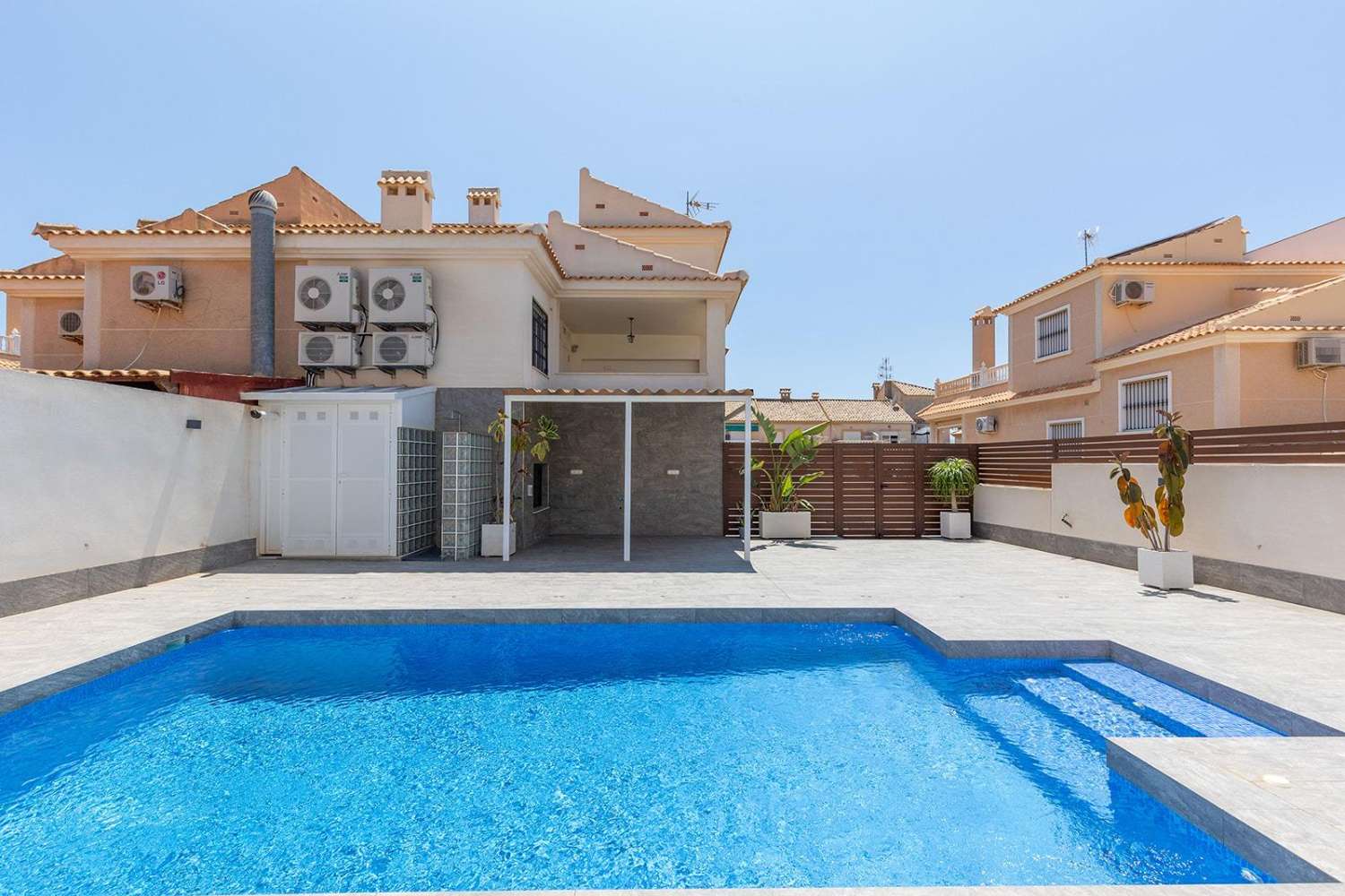 Opportunité de villa rénovée à Aguas Nuevas Torrevieja