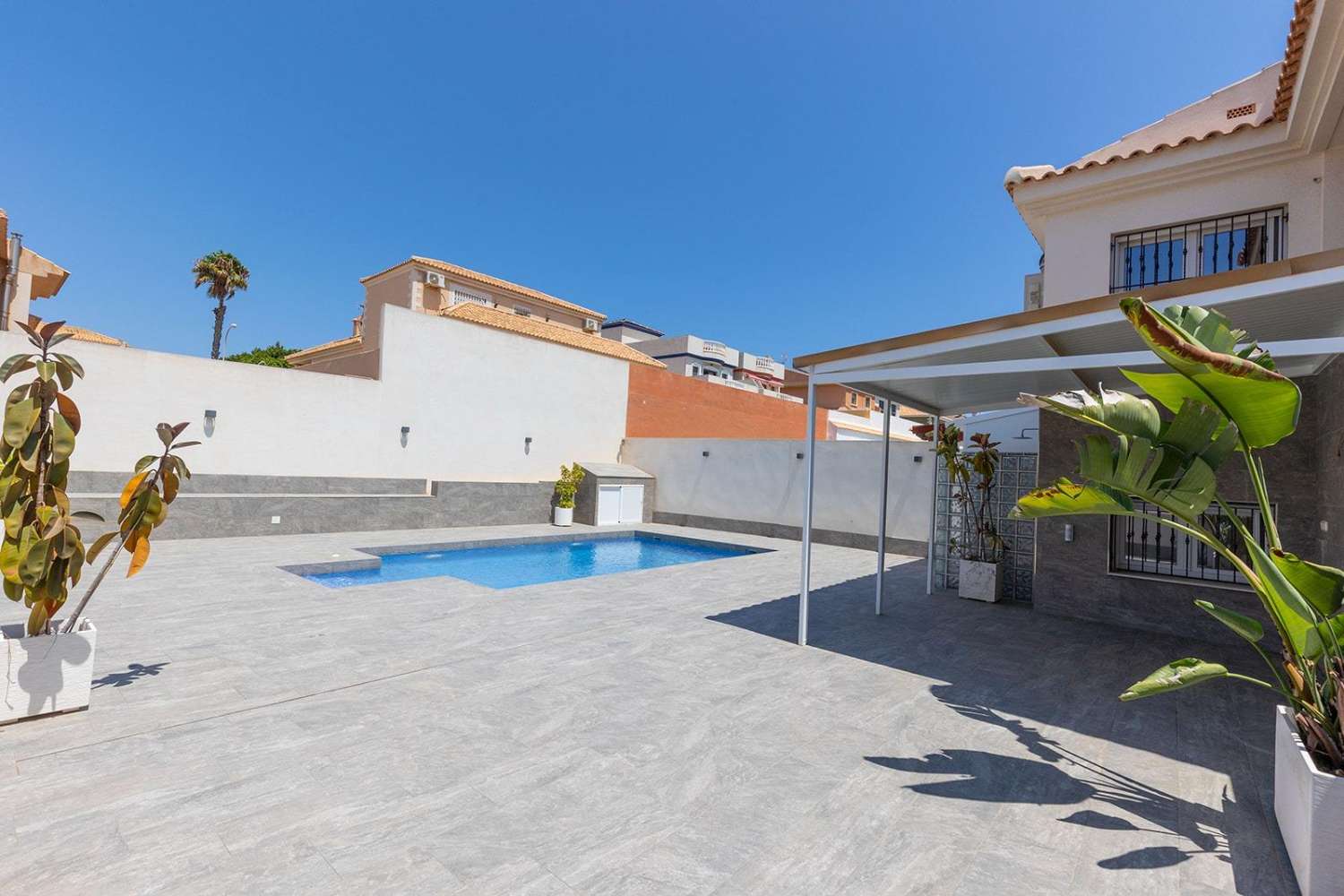 Opportunité de villa rénovée à Aguas Nuevas Torrevieja