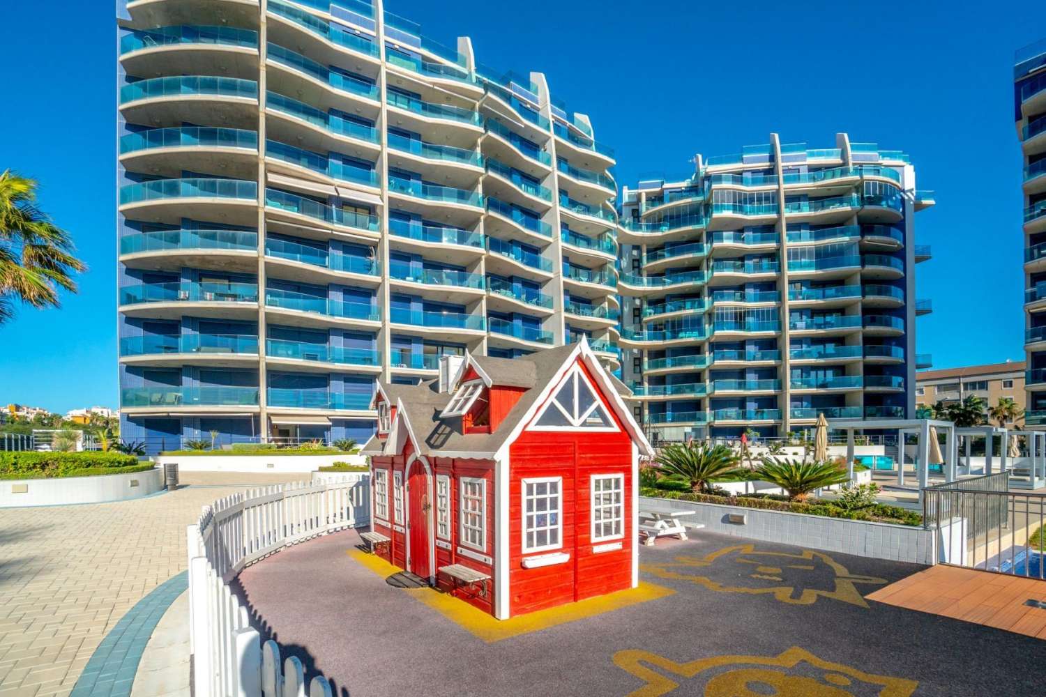 Sea Senses, magnífico apartamento en primera línea de playa con vistas panorámicas al mar y 3 dormitorios.