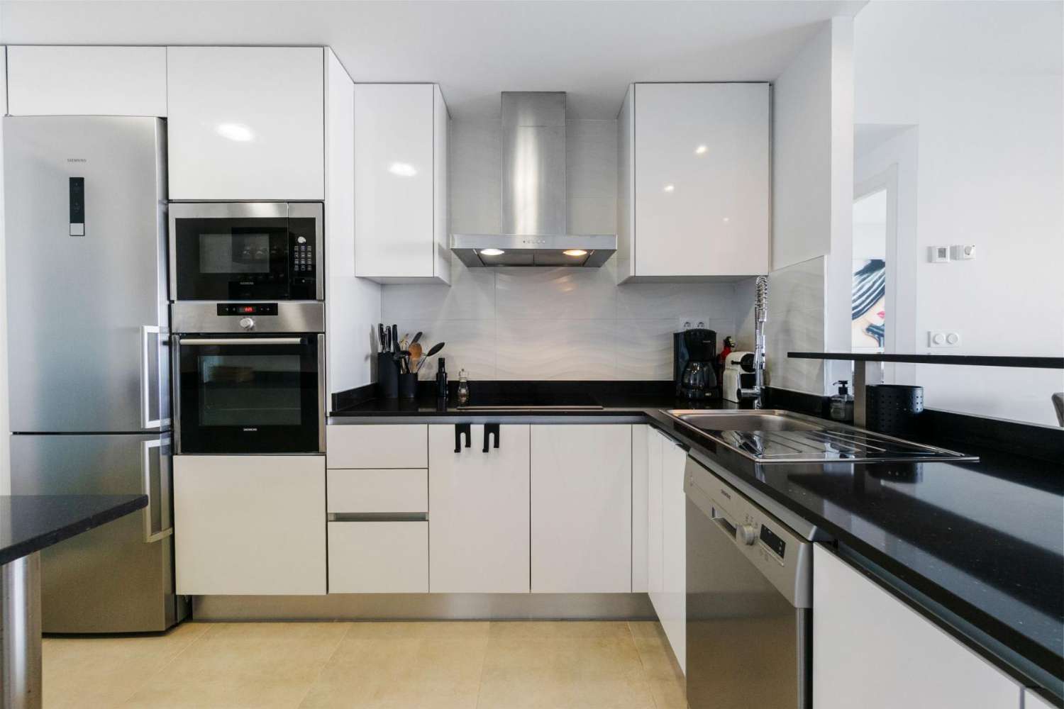 Sea Senses, magnífico apartamento en primera línea de playa con vistas panorámicas al mar y 3 dormitorios.