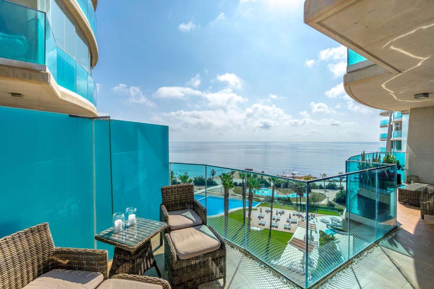 Sea Senses, magnífico apartamento en primera línea de playa con vistas panorámicas al mar y 3 dormitorios.