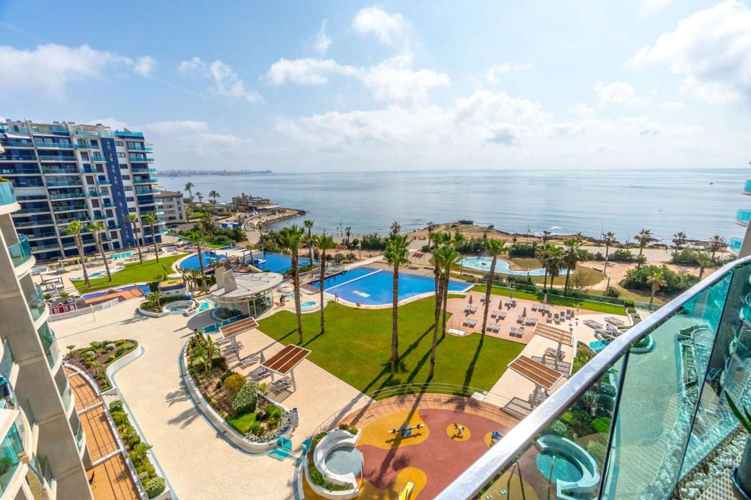 Sea Senses, magnífico apartamento en primera línea de playa con vistas panorámicas al mar y 3 dormitorios.