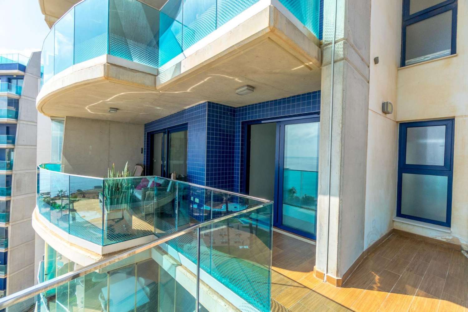 Sea Senses, magnífico apartamento en primera línea de playa con vistas panorámicas al mar y 3 dormitorios.