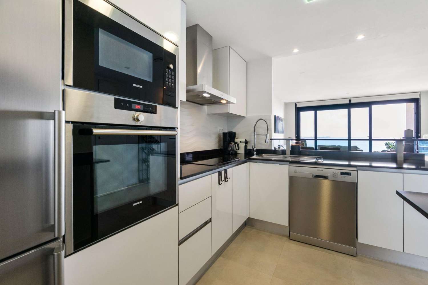 Sea Senses, magnífico apartamento en primera línea de playa con vistas panorámicas al mar y 3 dormitorios.