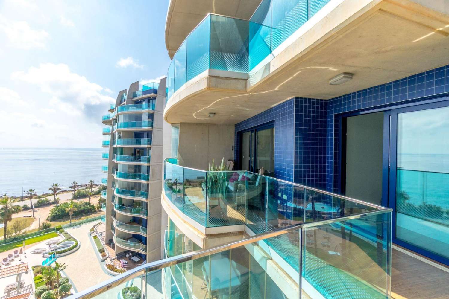 Sea Senses, magnífico apartamento en primera línea de playa con vistas panorámicas al mar y 3 dormitorios.