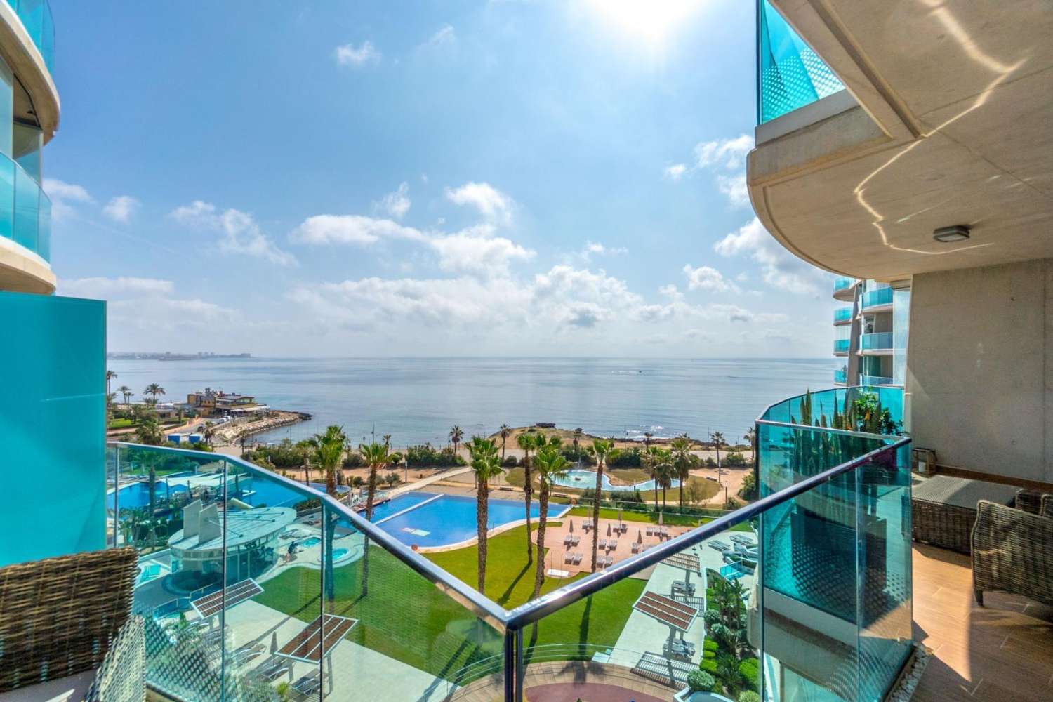 Sea Senses, magnífico apartamento en primera línea de playa con vistas panorámicas al mar y 3 dormitorios.