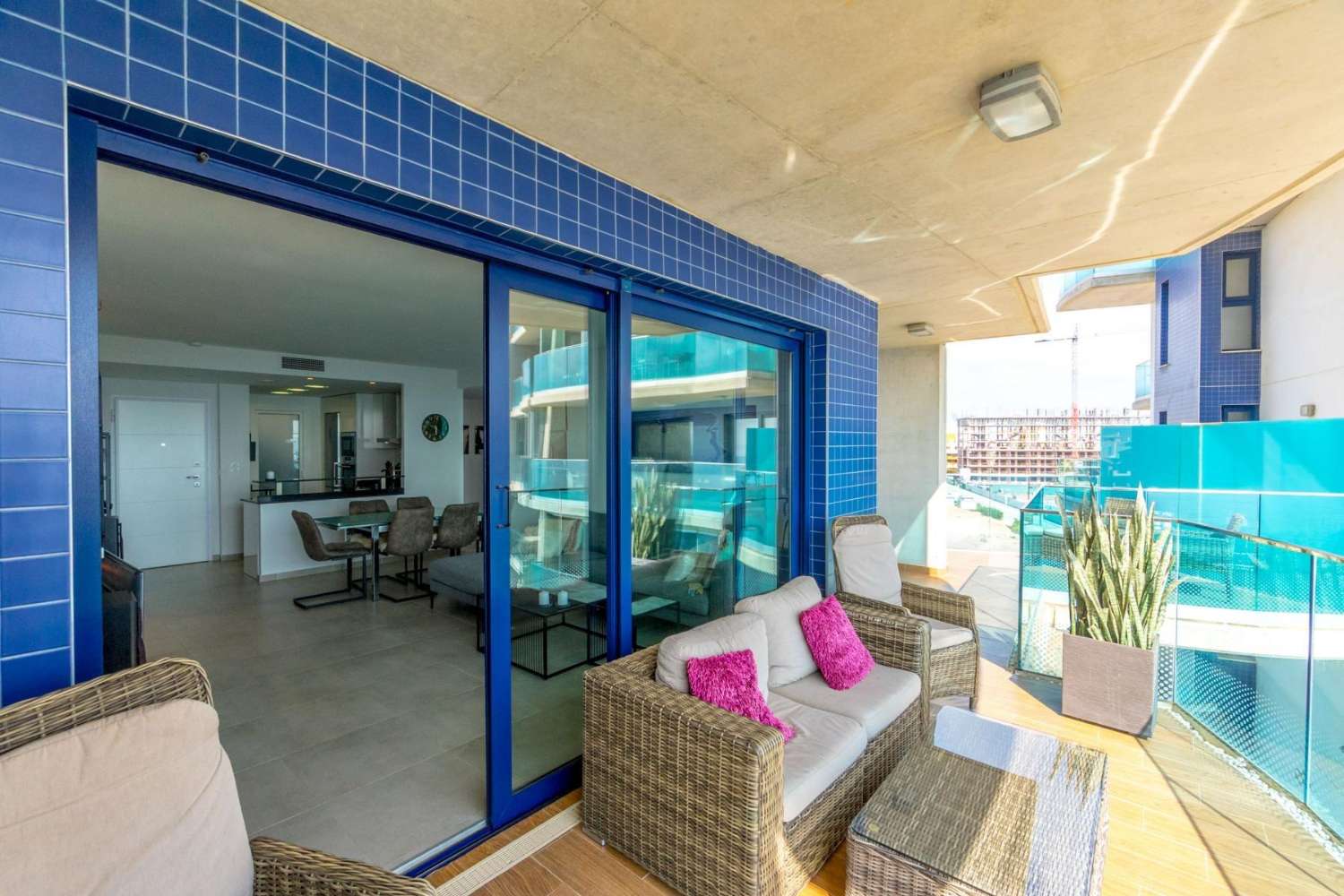Sea Senses, magnífico apartamento en primera línea de playa con vistas panorámicas al mar y 3 dormitorios.