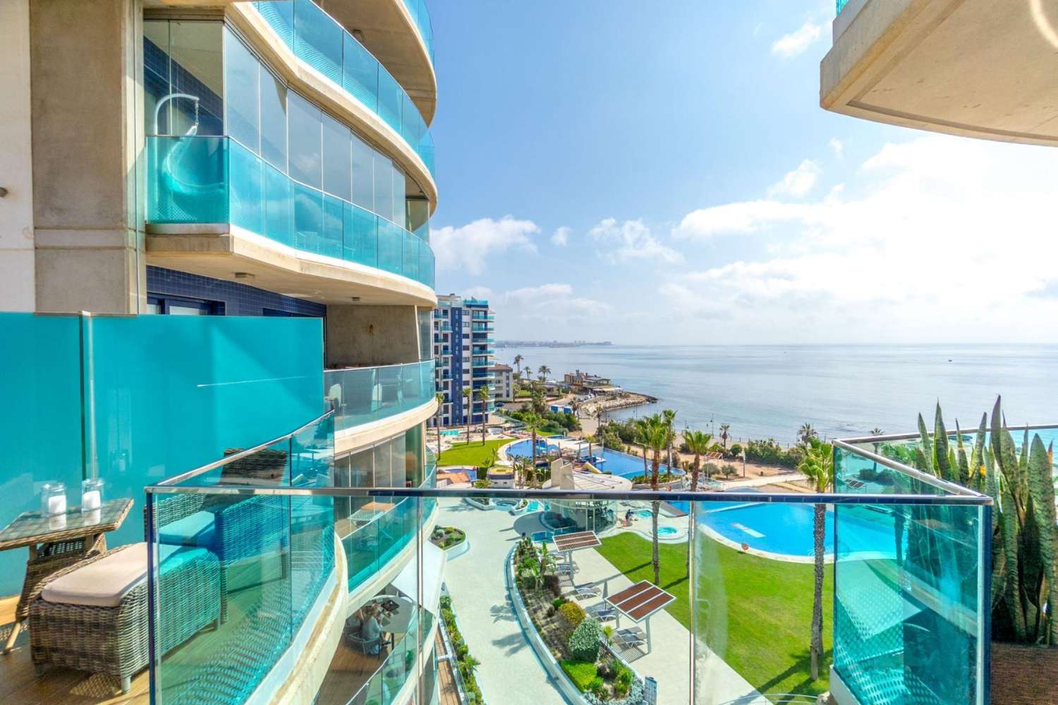 Sea Senses, magnífico apartamento en primera línea de playa con vistas panorámicas al mar y 3 dormitorios.