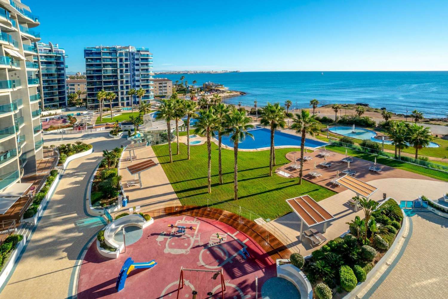Sea Senses, magnífico apartamento en primera línea de playa con vistas panorámicas al mar y 3 dormitorios.