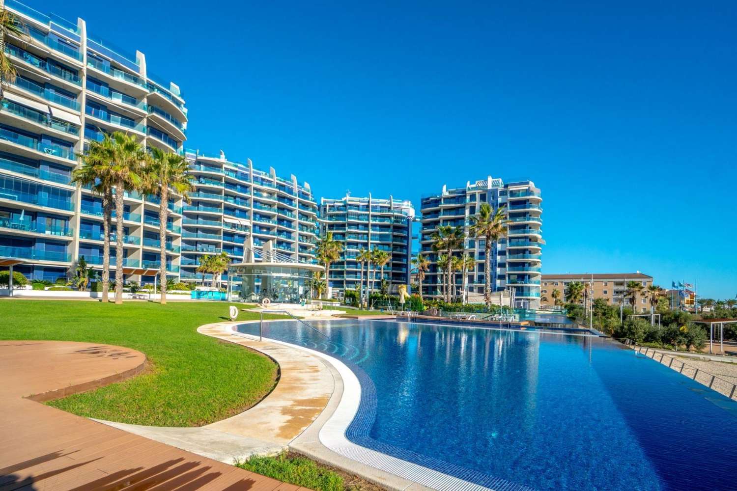 Sea Senses, magnífico apartamento en primera línea de playa con vistas panorámicas al mar y 3 dormitorios.