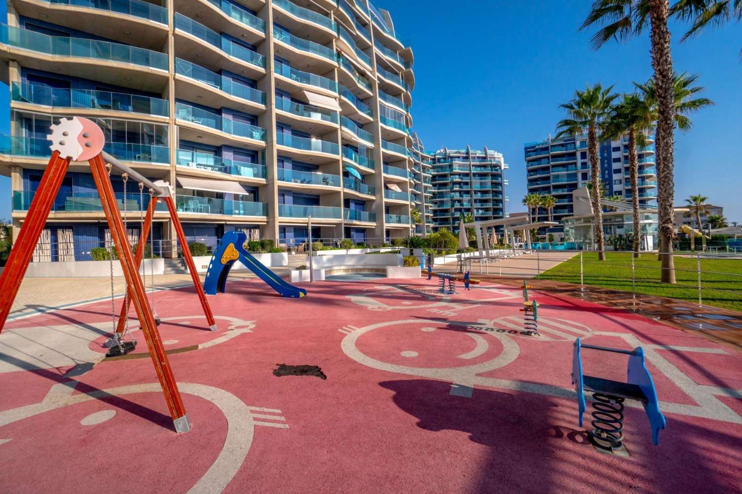 Sea Senses, magnífico apartamento en primera línea de playa con vistas panorámicas al mar y 3 dormitorios.