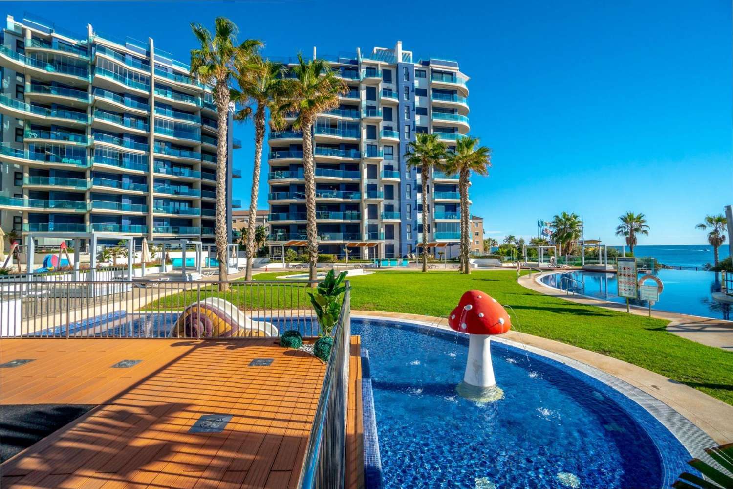 Sea Senses, magnífico apartamento en primera línea de playa con vistas panorámicas al mar y 3 dormitorios.