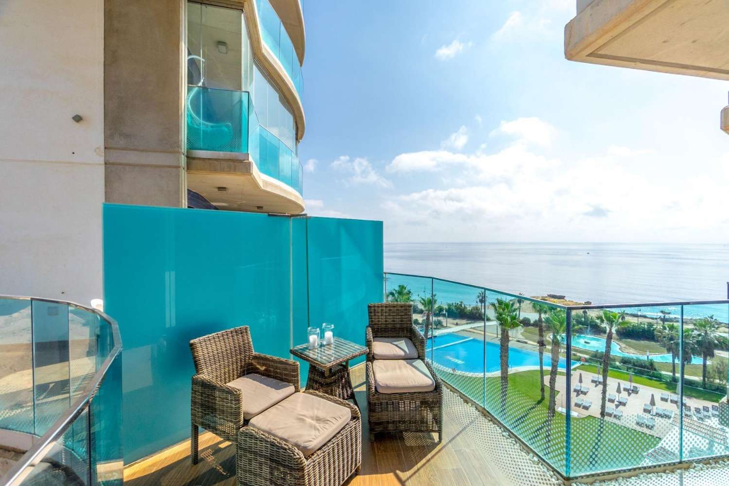 Sea Senses, magnífico apartamento en primera línea de playa con vistas panorámicas al mar y 3 dormitorios.