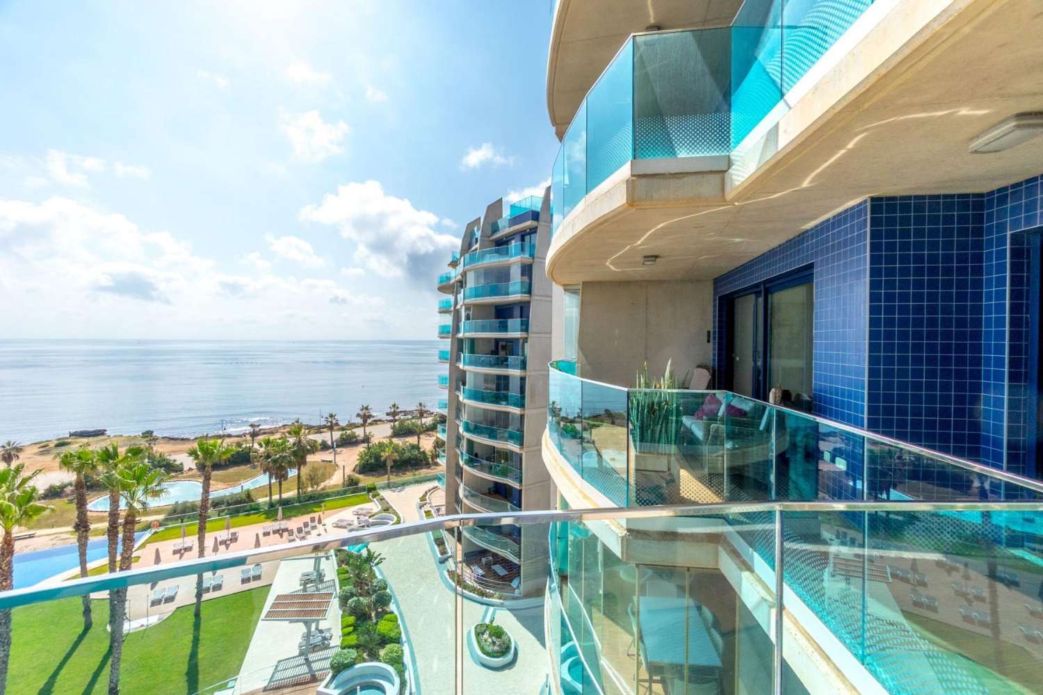 Sea Senses, magnífico apartamento en primera línea de playa con vistas panorámicas al mar y 3 dormitorios.