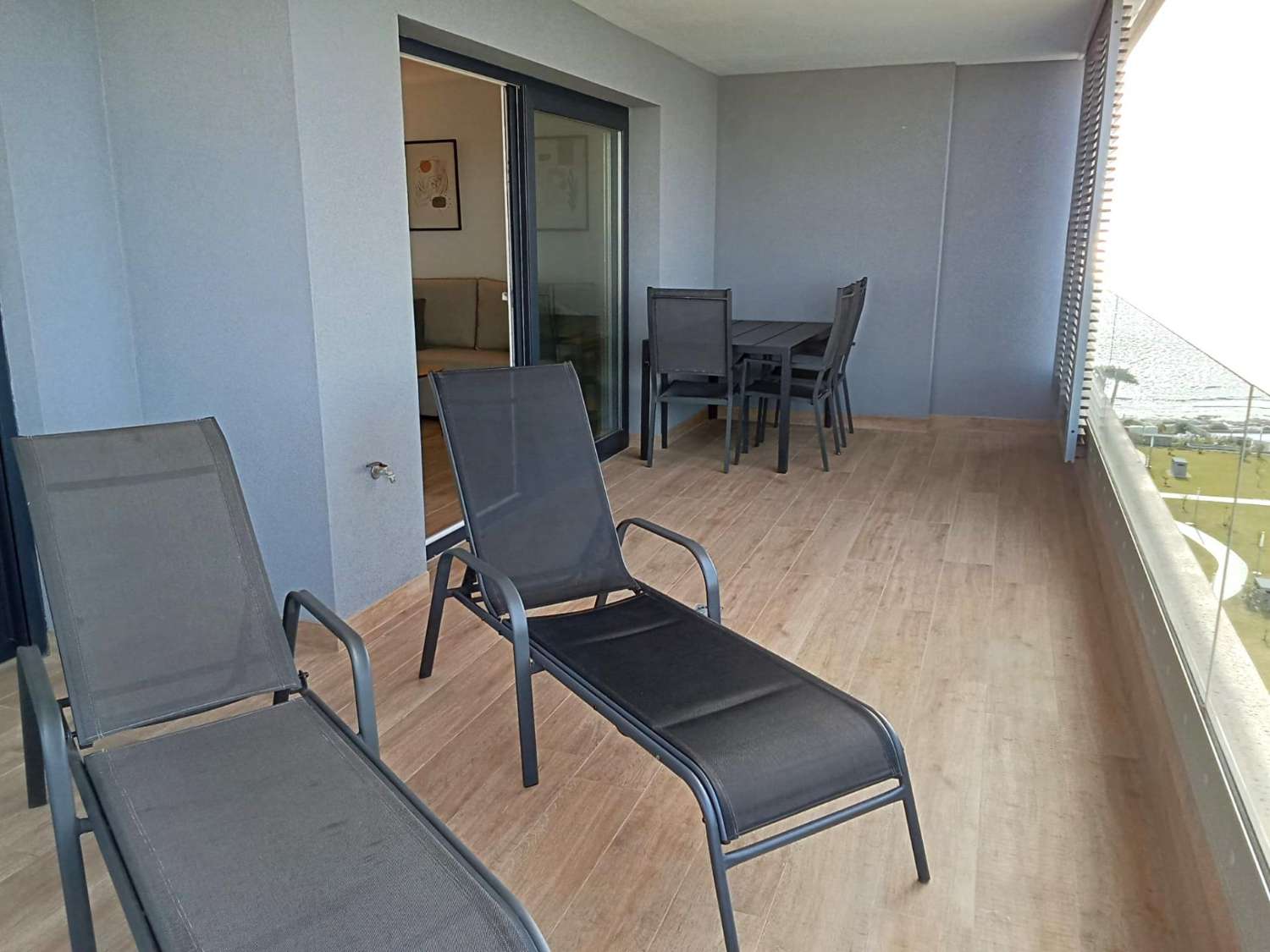 Apartamento con impresionantes vistas frontales al mar, en primera línea del mar, 2 dormitorios, 2 baños, plaza de garaje, piscinas y jardines, en Punta Pr