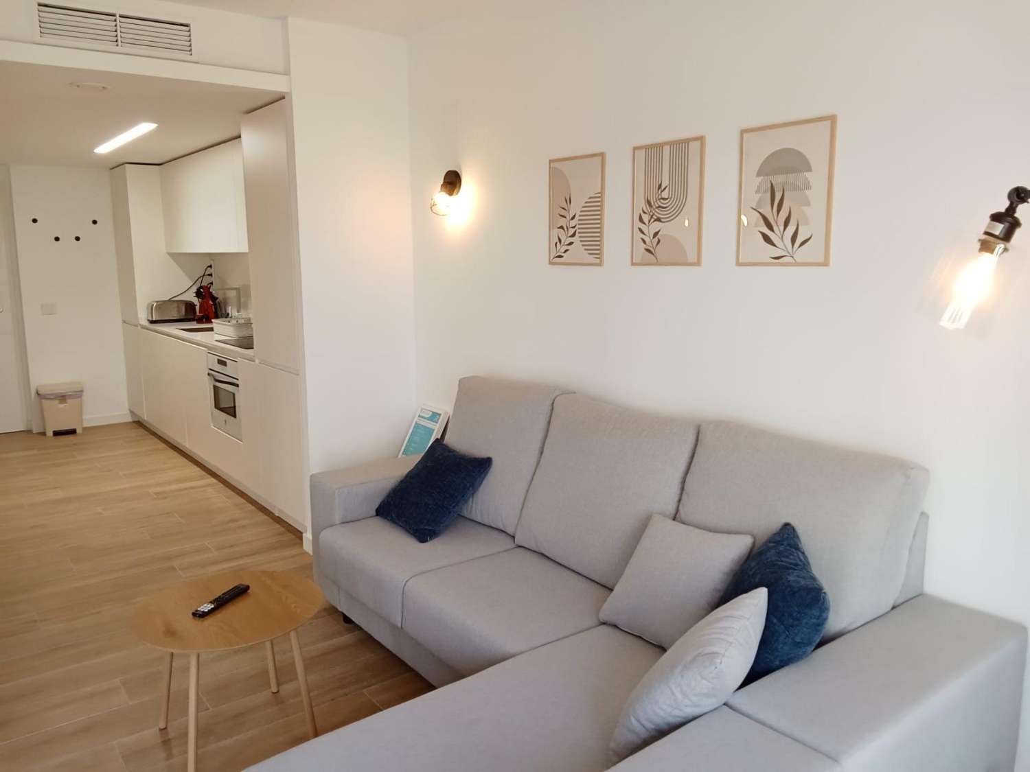 Apartamento planta baja, 2 dormitorios, 2 baños, gran jardín, plaza de garaje, piscinas y jardines, en Punta Prima