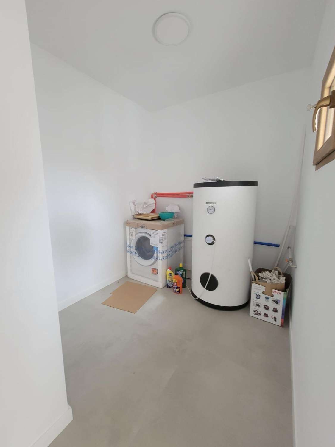 Villa de Lujo, como nueva, independiente, 3 dormitorios, 3 baños, piscina privada, gran jardín, cerca de la playa en Cabo Roig