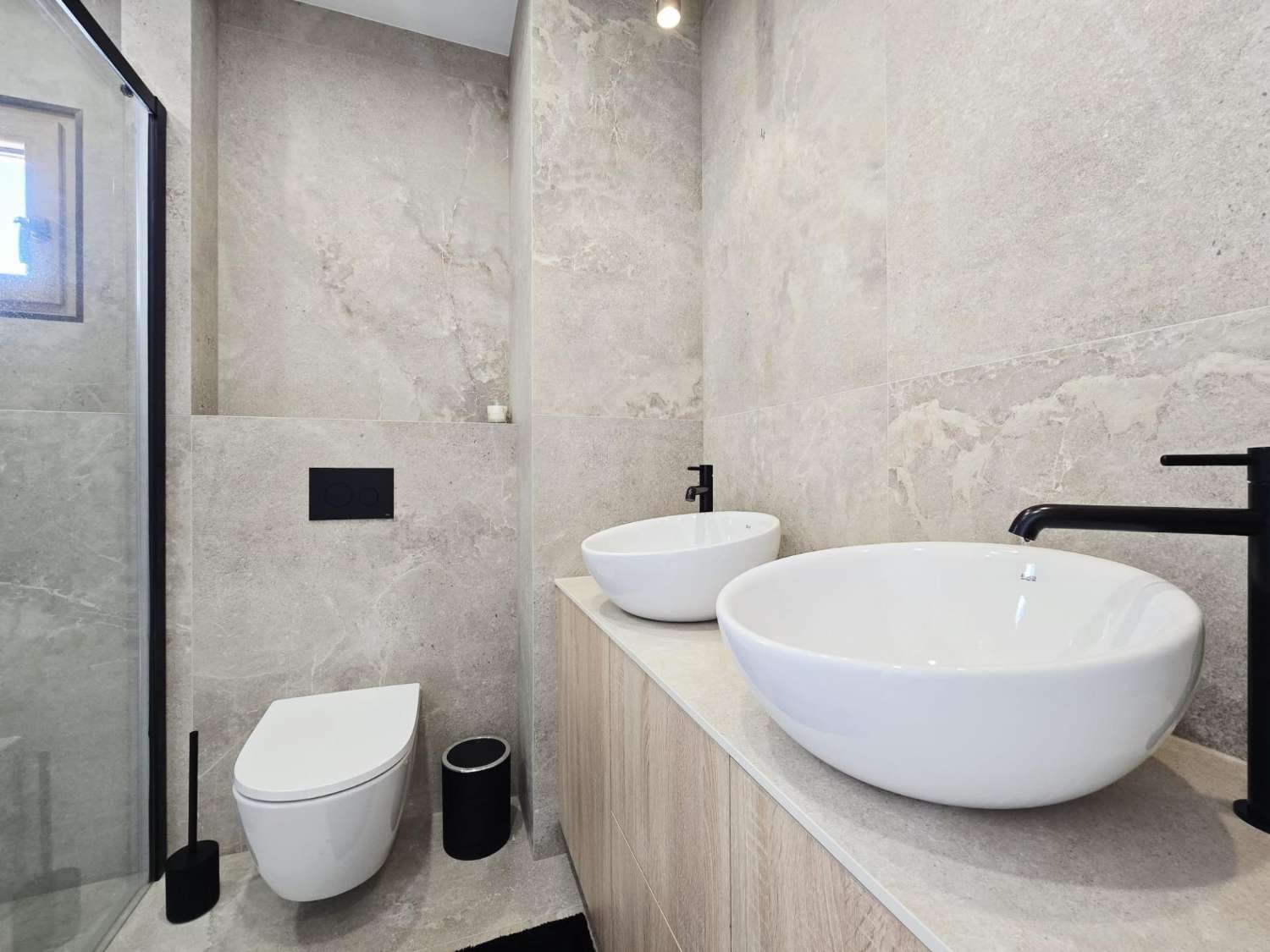 Villa de Lujo, como nueva, independiente, 3 dormitorios, 3 baños, piscina privada, gran jardín, cerca de la playa en Cabo Roig