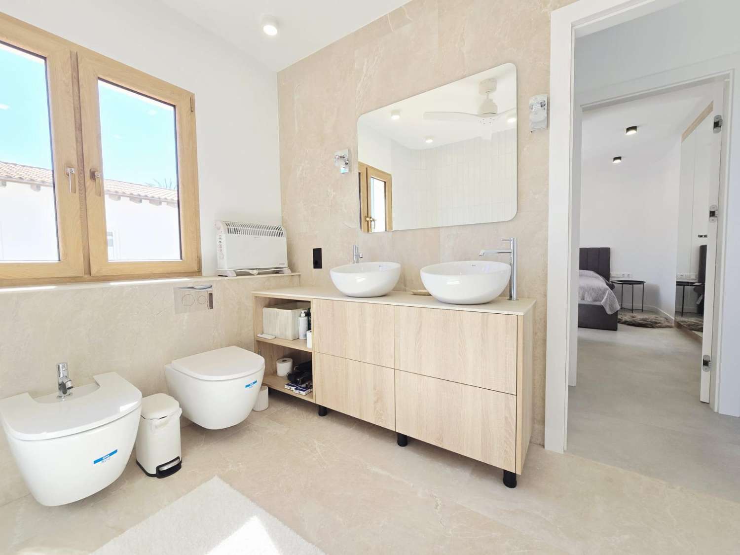 Villa de Lujo, como nueva, independiente, 3 dormitorios, 3 baños, piscina privada, gran jardín, cerca de la playa en Cabo Roig