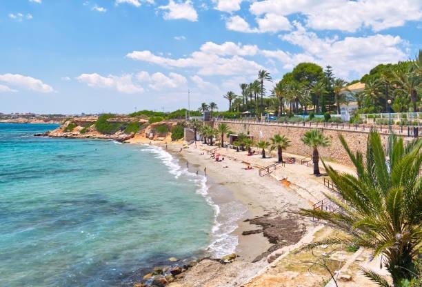 Villa de Lujo, como nueva, independiente, 3 dormitorios, 3 baños, piscina privada, gran jardín, cerca de la playa en Cabo Roig