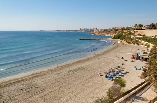 Villa de Lujo, como nueva, independiente, 3 dormitorios, 3 baños, piscina privada, gran jardín, cerca de la playa en Cabo Roig