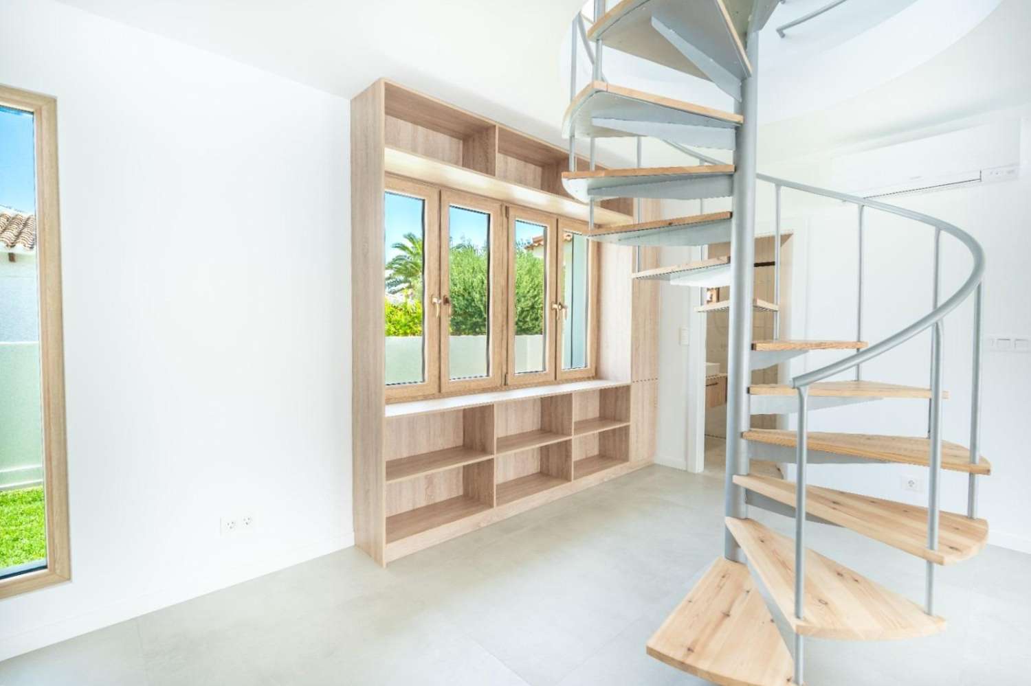 Villa de Lujo, como nueva, independiente, 3 dormitorios, 3 baños, piscina privada, gran jardín, cerca de la playa en Cabo Roig