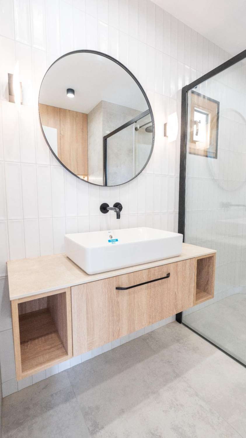 Villa de Lujo, como nueva, independiente, 3 dormitorios, 3 baños, piscina privada, gran jardín, cerca de la playa en Cabo Roig