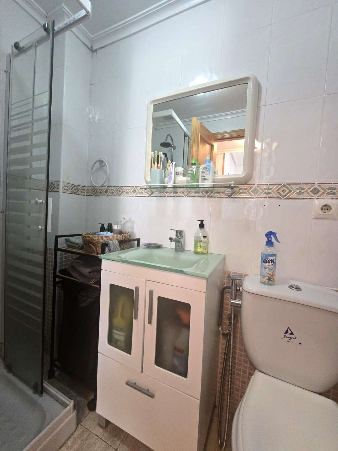Apartamento espacioso, 3 dormitorios, 1 cuarto de baño, a unos 10 min. a pie de las playas del Cura y de Los Locos