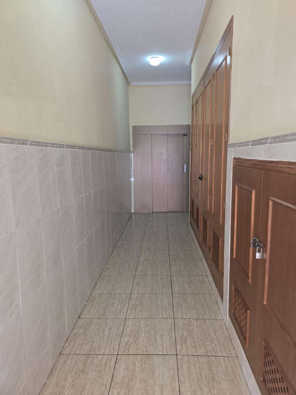 Apartamento espacioso, 3 dormitorios, 1 cuarto de baño, a unos 10 min. a pie de las playas del Cura y de Los Locos